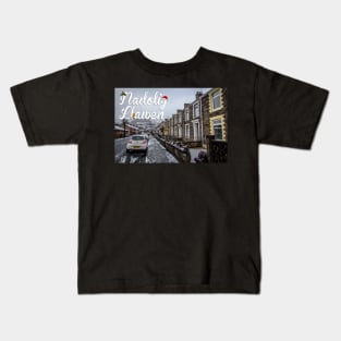 Nadolig Llawen - Snowy Street Kids T-Shirt